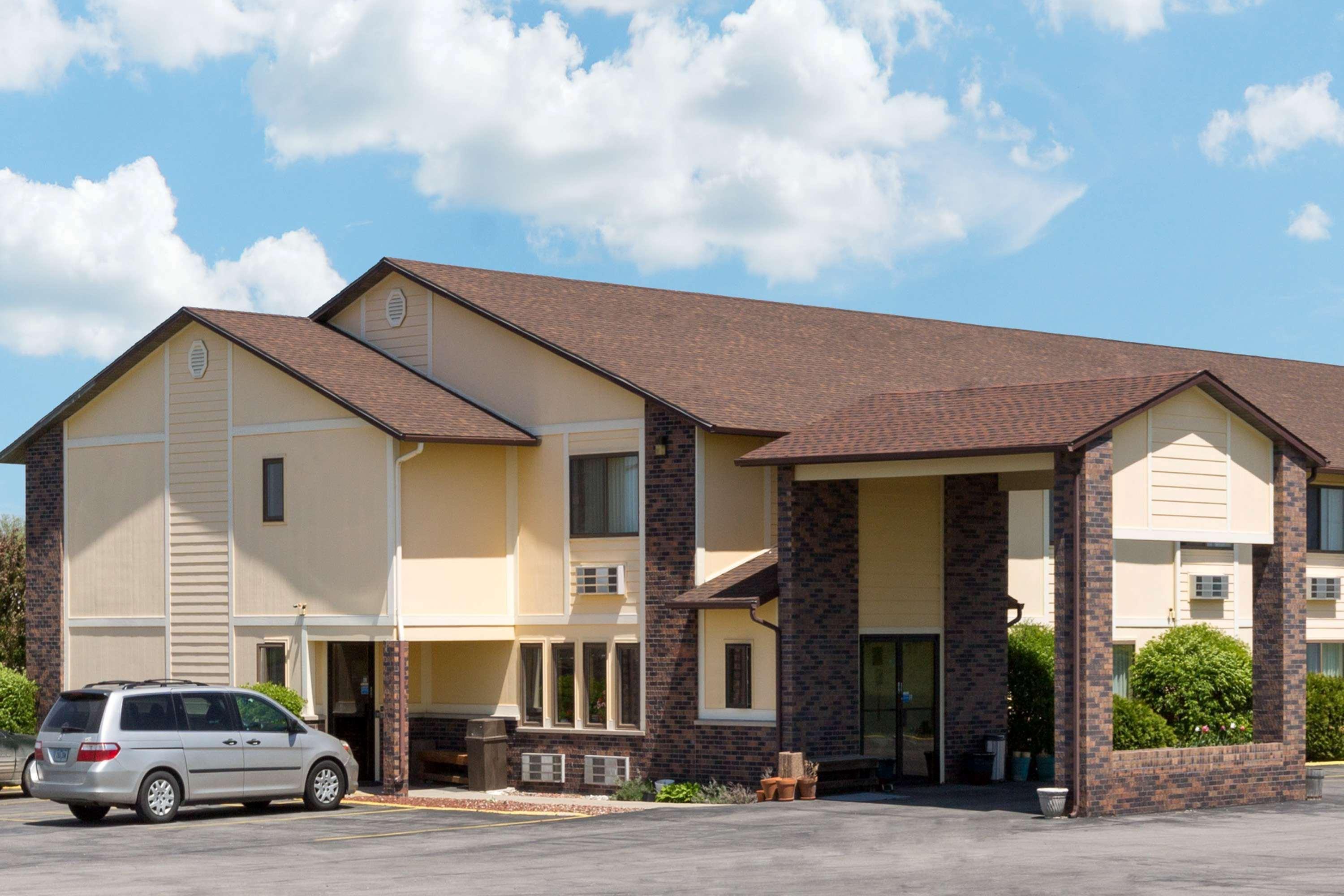 ซูเปอร์ 8 บาย วินด์แฮม เพอรี/ไอโอวา Hotel Perry ภายนอก รูปภาพ