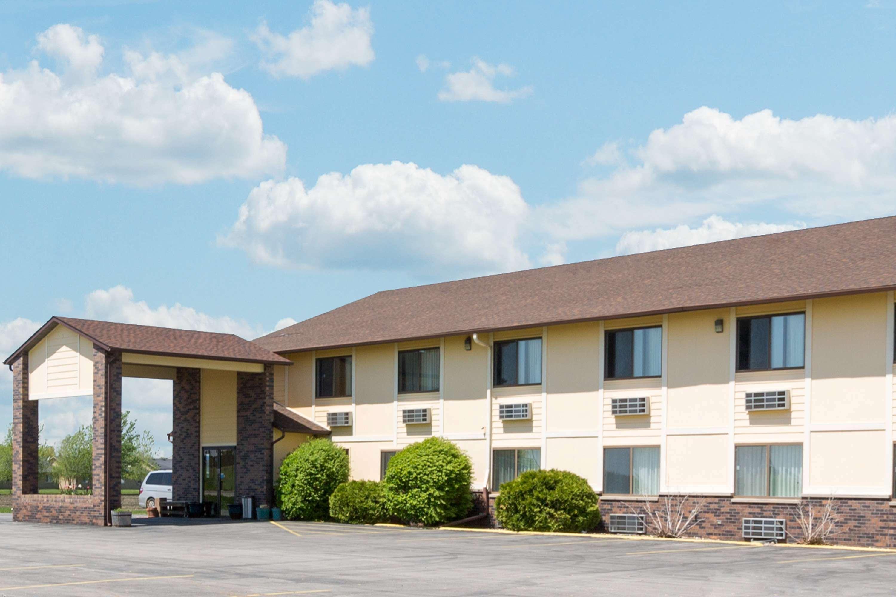 ซูเปอร์ 8 บาย วินด์แฮม เพอรี/ไอโอวา Hotel Perry ภายนอก รูปภาพ