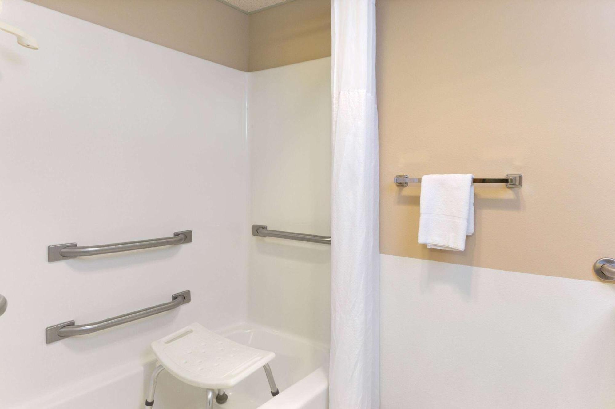 ซูเปอร์ 8 บาย วินด์แฮม เพอรี/ไอโอวา Hotel Perry ภายนอก รูปภาพ