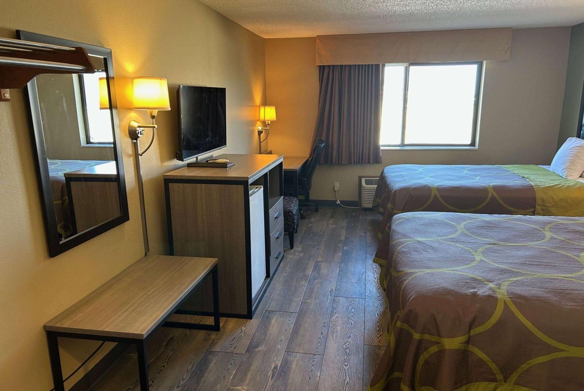 ซูเปอร์ 8 บาย วินด์แฮม เพอรี/ไอโอวา Hotel Perry ภายนอก รูปภาพ